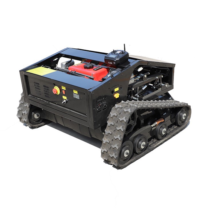 Araziyi Temizlemek İçin Biçme Makinesi İzleyin